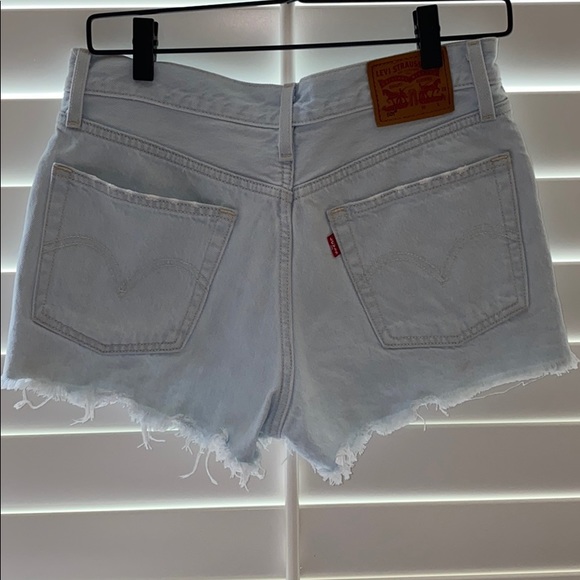 NWOT Levi Shorts high rise - Picture 3 of 6